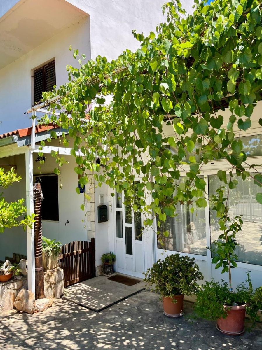 Gorana apartman with swimming pool - Housity