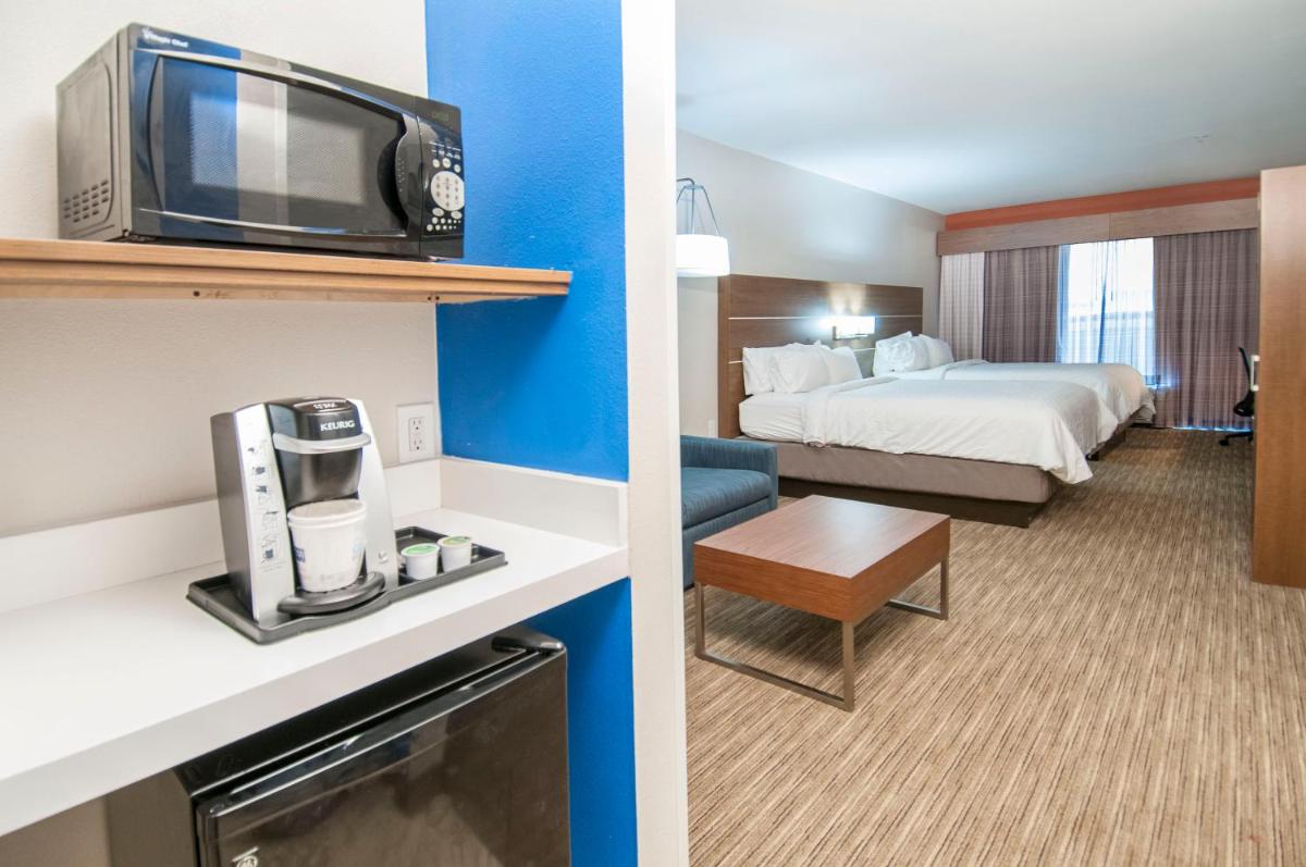 Holiday Inn Express Hotel & Suites Biloxi- Ocean Springs by IHG - Housity