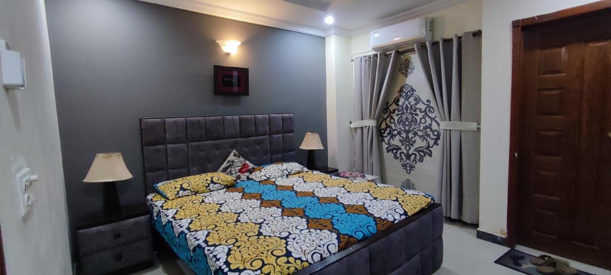 Luxurious Upscale 2Br with backup UPS Acs and wifi - Housity