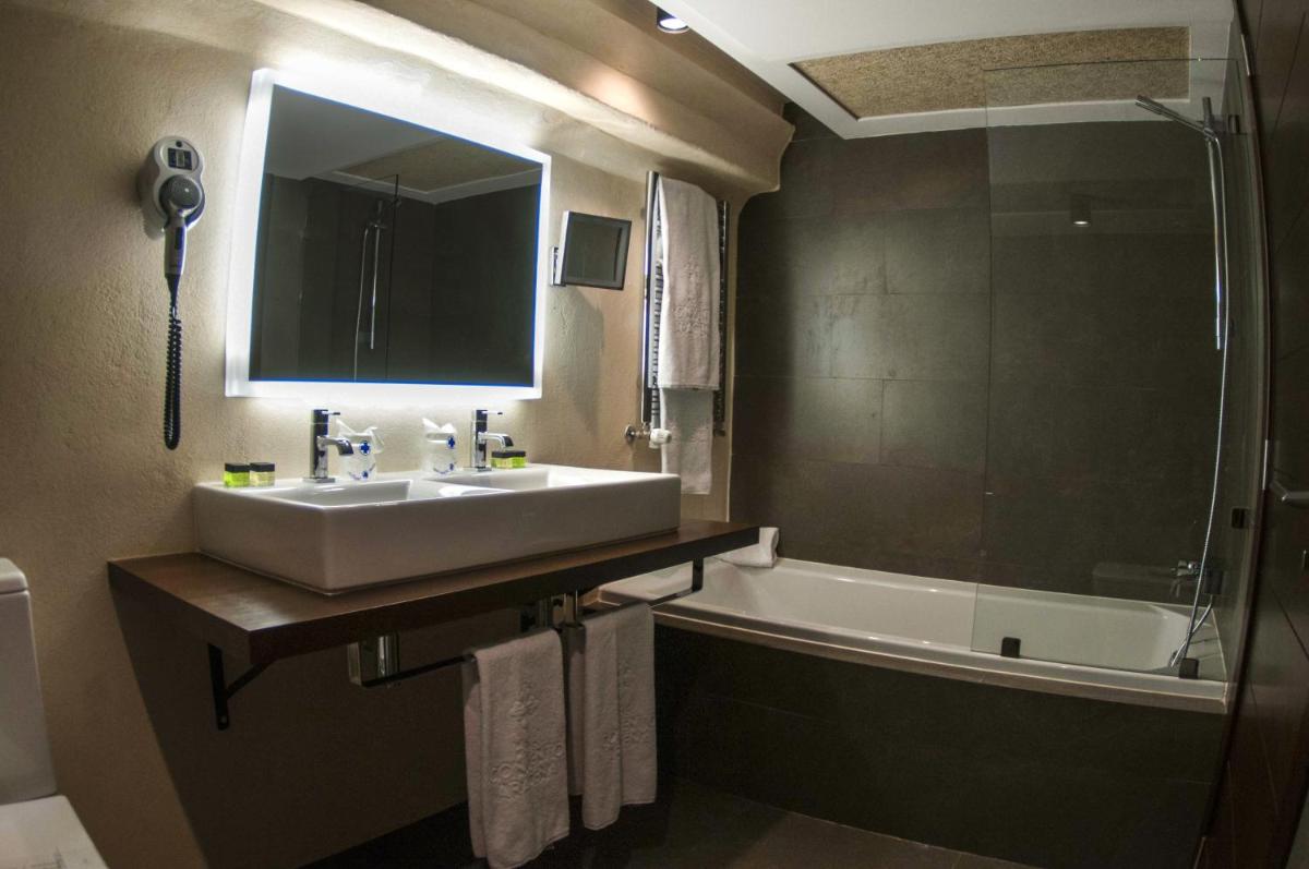 Un baño de Hotel Convento Aracena & SPA