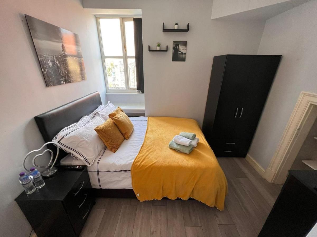 Modern 2 Bedroom Apartment By Cardiff City Centre With Free Street PARKING - Housity