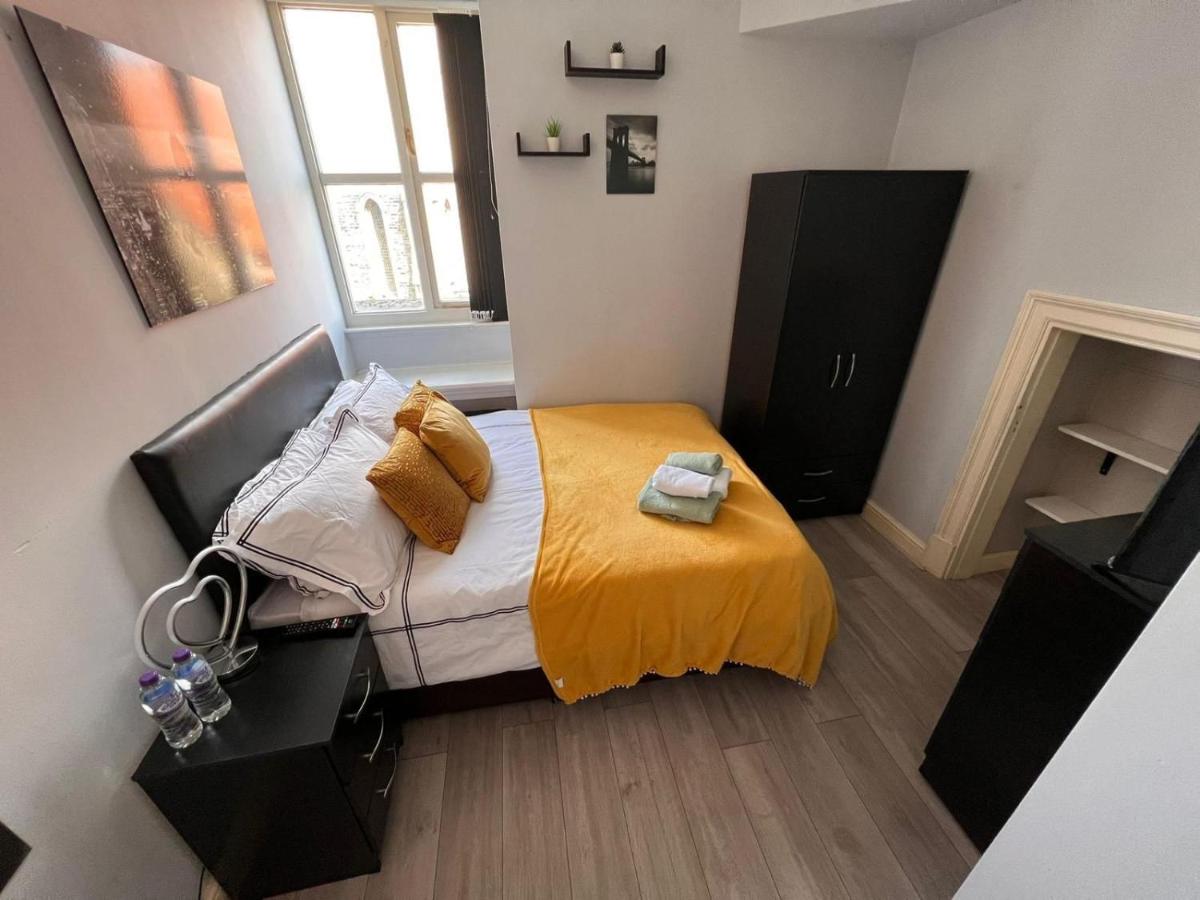 Modern 2 Bedroom Apartment By Cardiff City Centre With Free Street PARKING - Housity