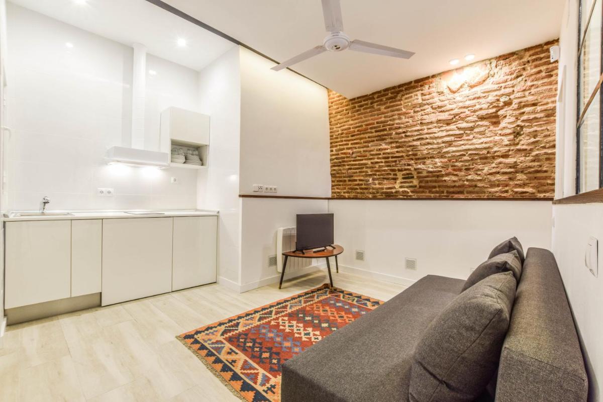 FABULOUS APARTMENT IN ANTON MARTIN - Housity