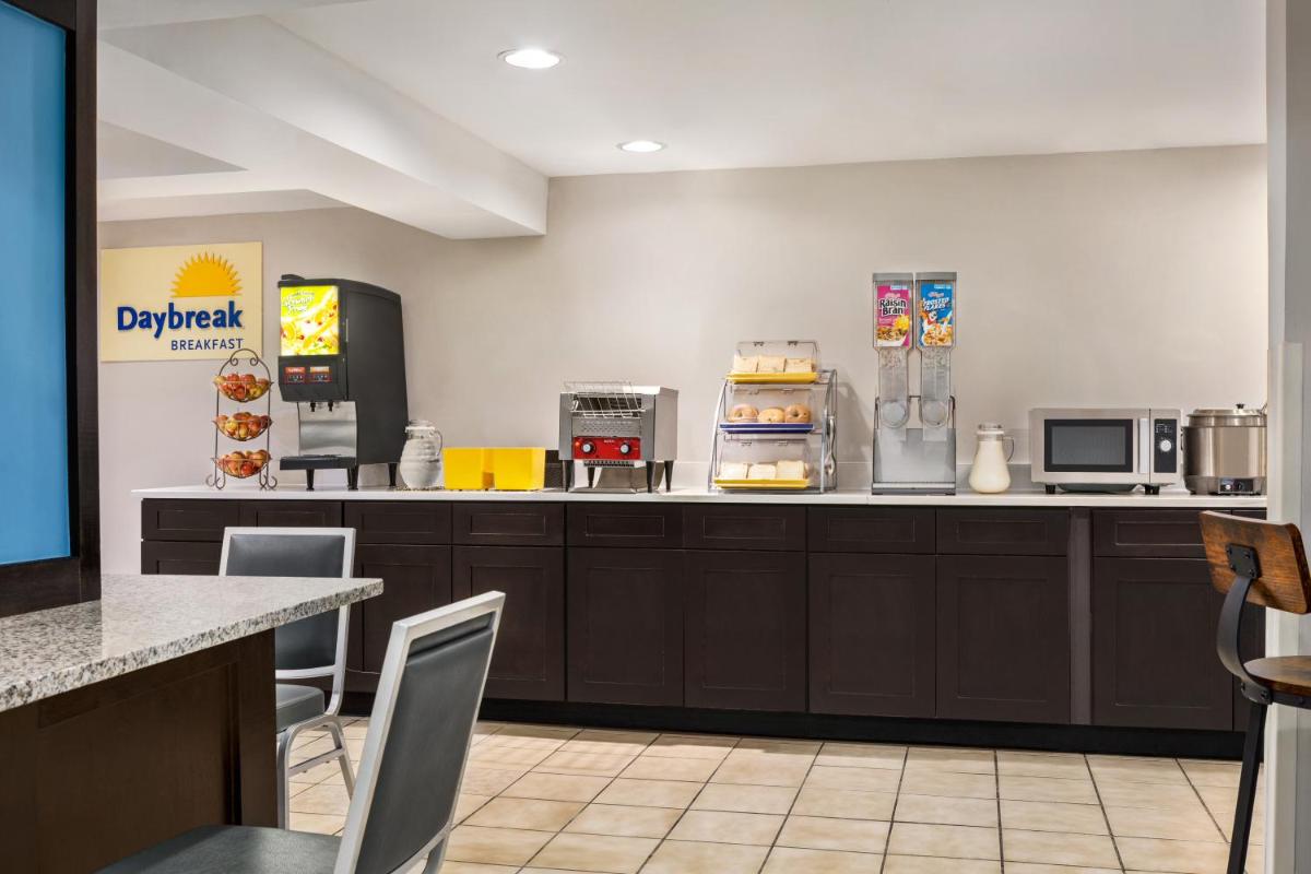 Days Inn by Wyndham Philadelphia Convention Center - Housity