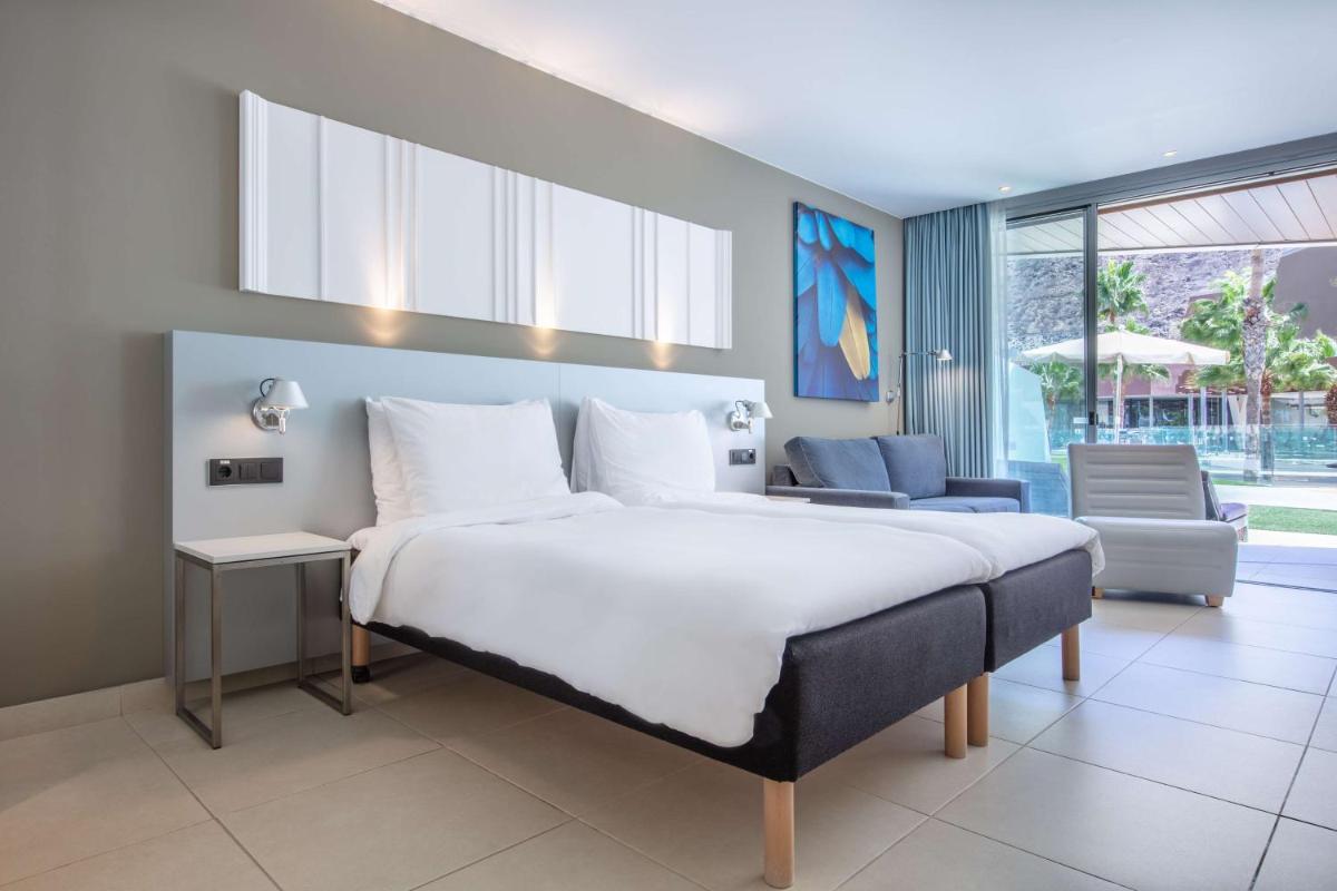 Cama o camas de una habitación en Radisson Blu Resort & Spa, Gran Canaria Mogan