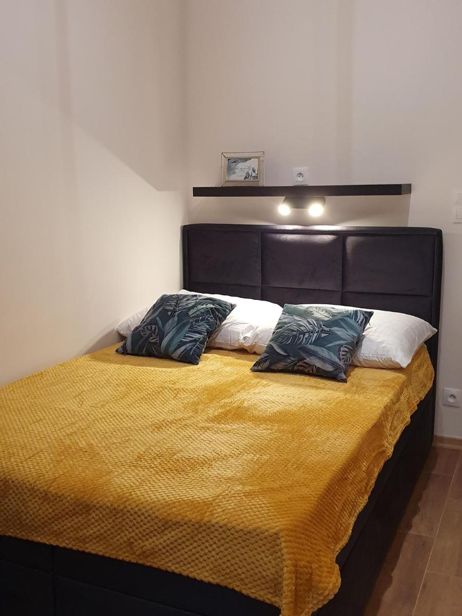 Apartament z Ogrodem - Housity
