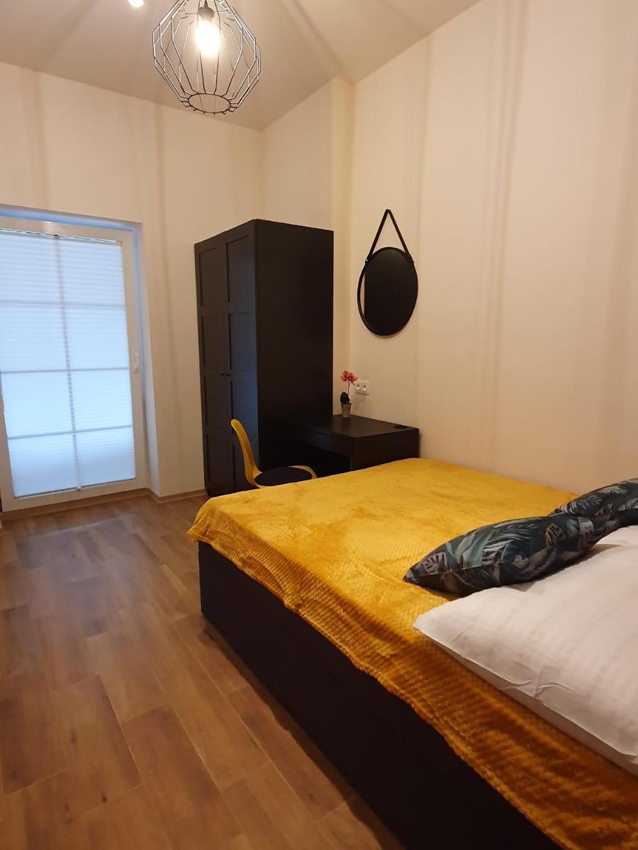 Apartament z Ogrodem - Housity