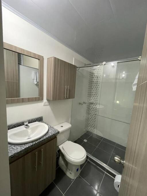 Hermoso apartamento completo 2 habitaciones - ubicación excelente para transporte al parque del café y PANACA - Housity