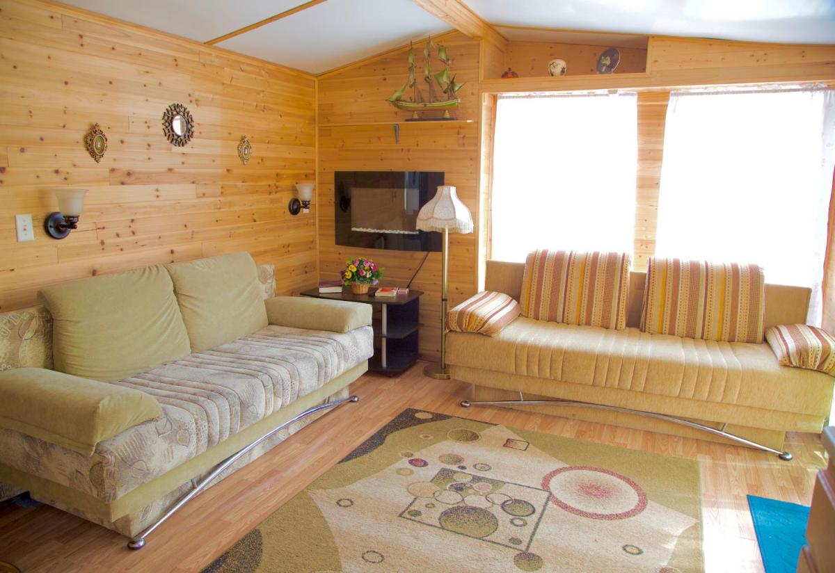 Cozy Pocono Mountain House - Housity