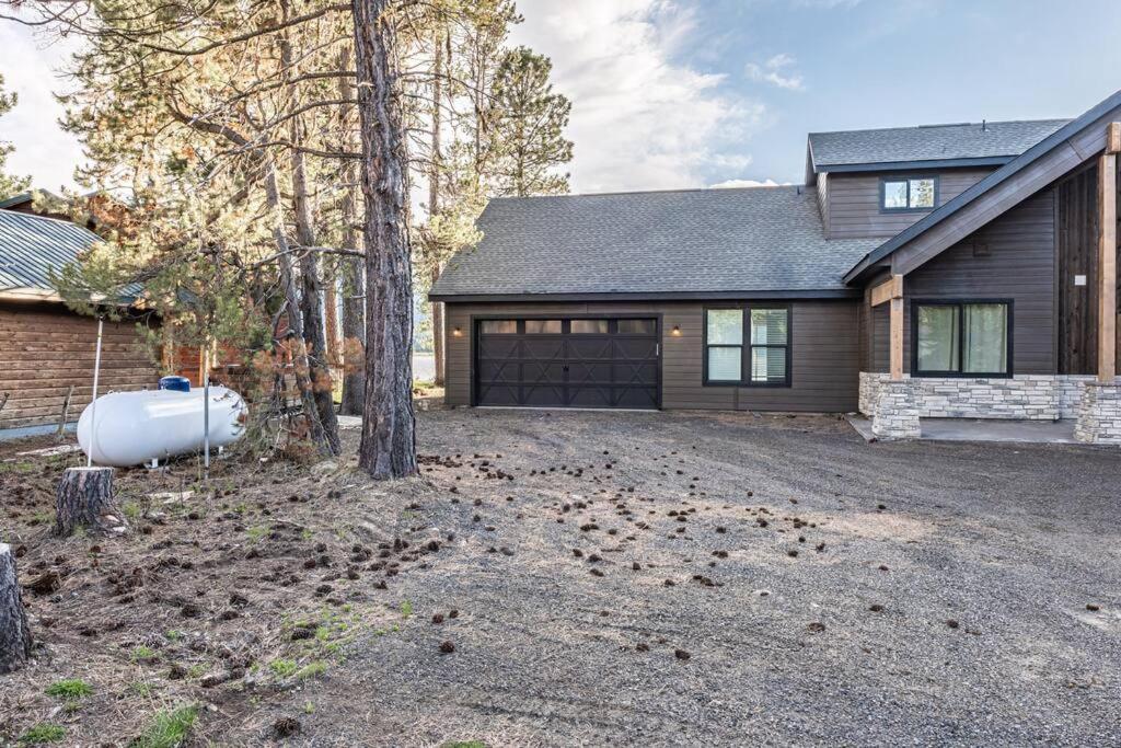New Lakefront Modern Chalet With Panoramic Views - Housity