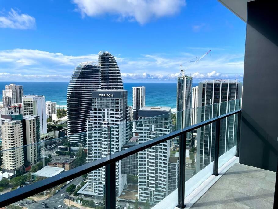 Luxury ocean skyline stunner 2beds apt 33F - Housity