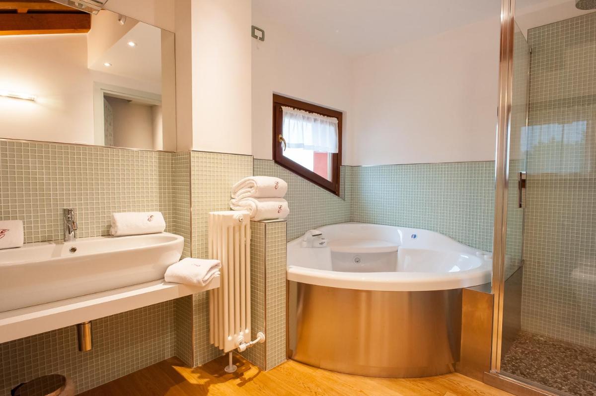 Elliot Osteria e dormire in collina - Housity