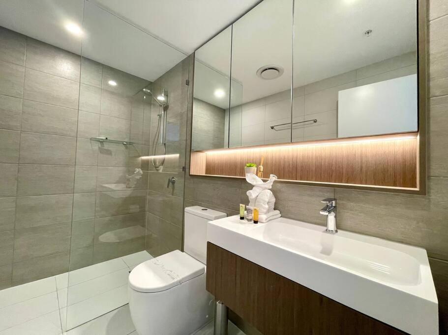 Luxury Oceanview 2beds serviced apt 47F - Housity