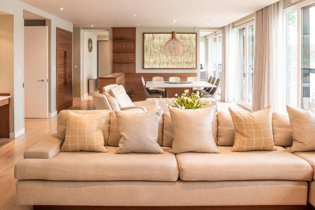 Lakeside Villa at the Lakes By Yoo, Cotswolds - Housity