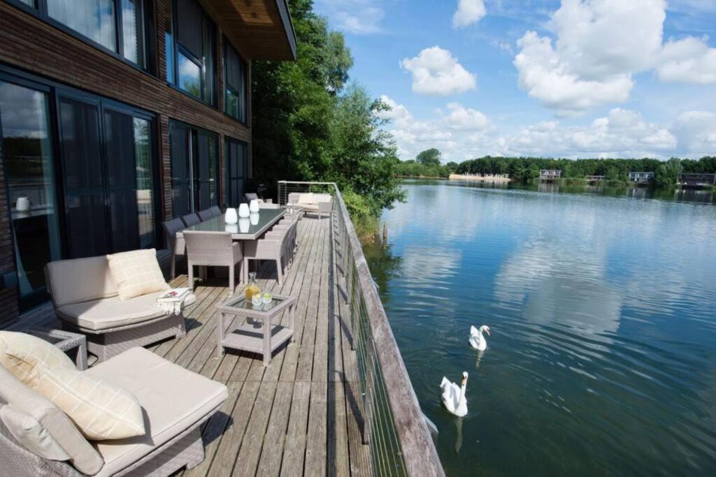 Lakeside Villa at the Lakes By Yoo, Cotswolds - Housity