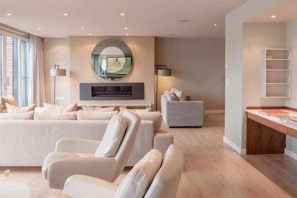 Lakeside Villa at the Lakes By Yoo, Cotswolds - Housity