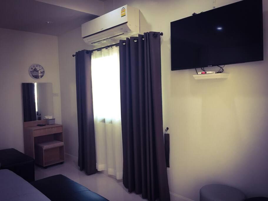 CHECK IN Eatery guest room for 3 - Housity