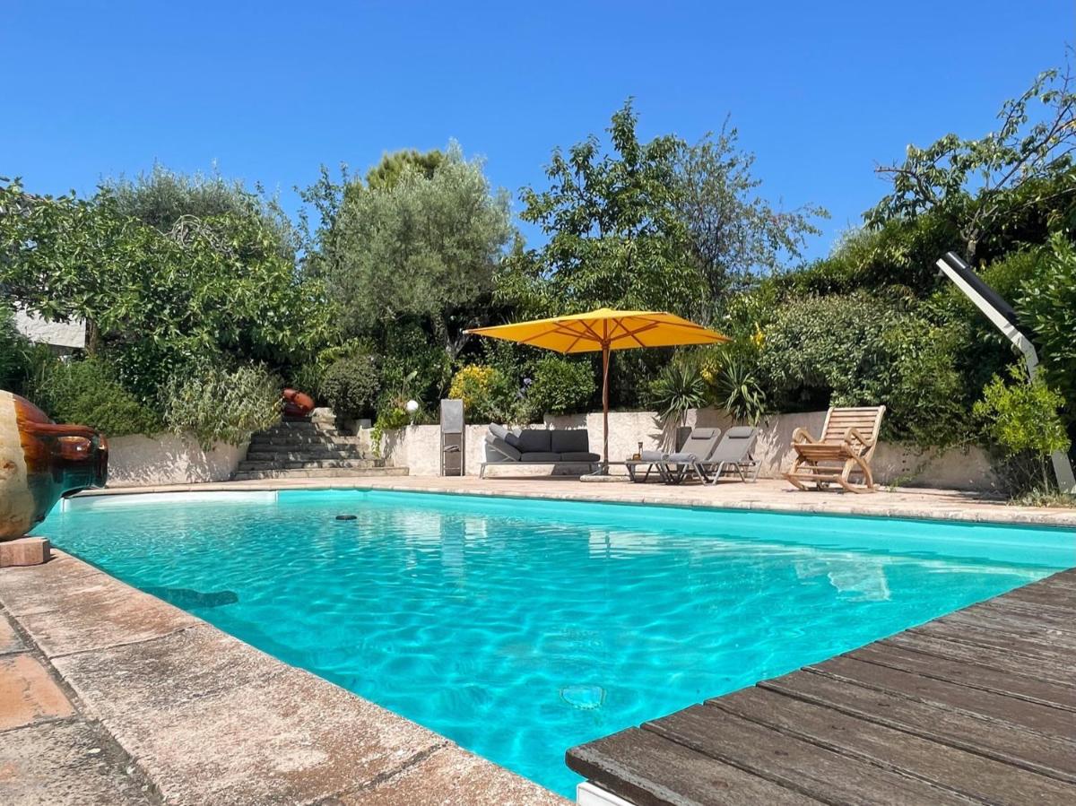 Garden apartment Cote dAzur close to mountain and sea - Housity