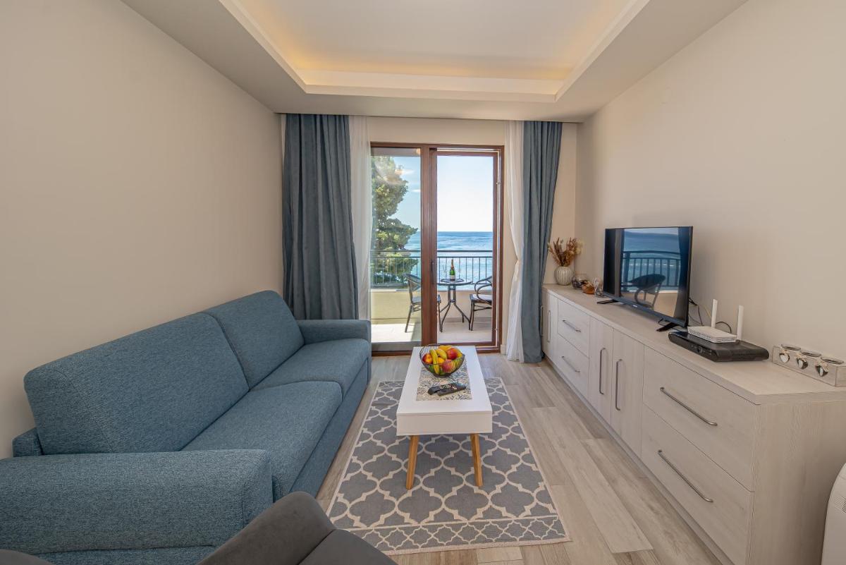 Seafront Apartments Petrovac - Housity