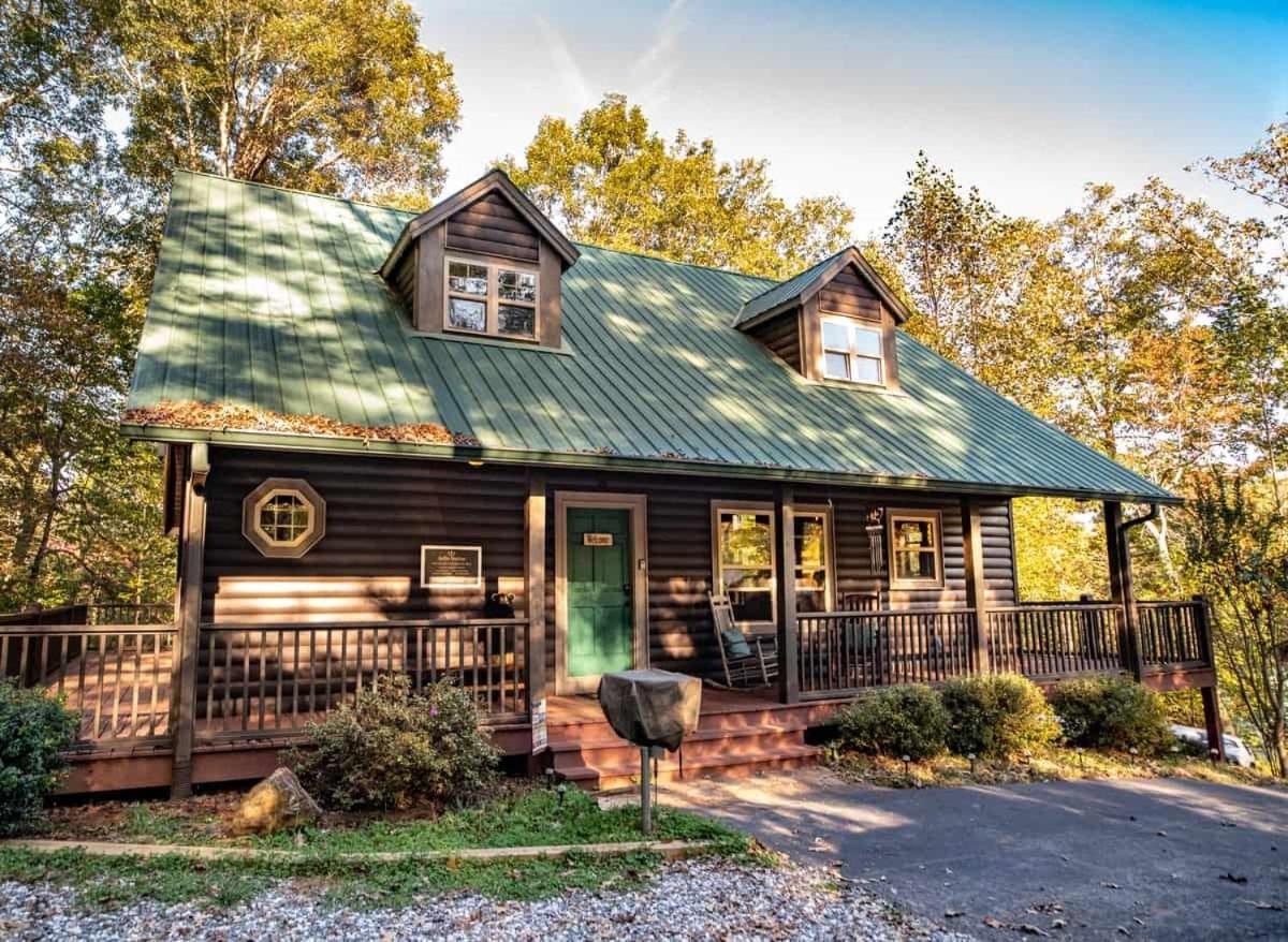 Cabin w Game Room Near Creek & Helen GA - Housity
