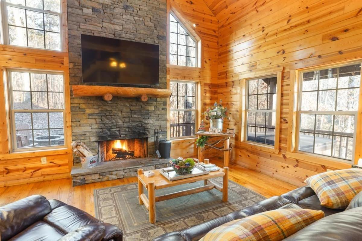 Cozy Creekside Log Cabin w Firepit, Hot Tub, WIFI - Housity
