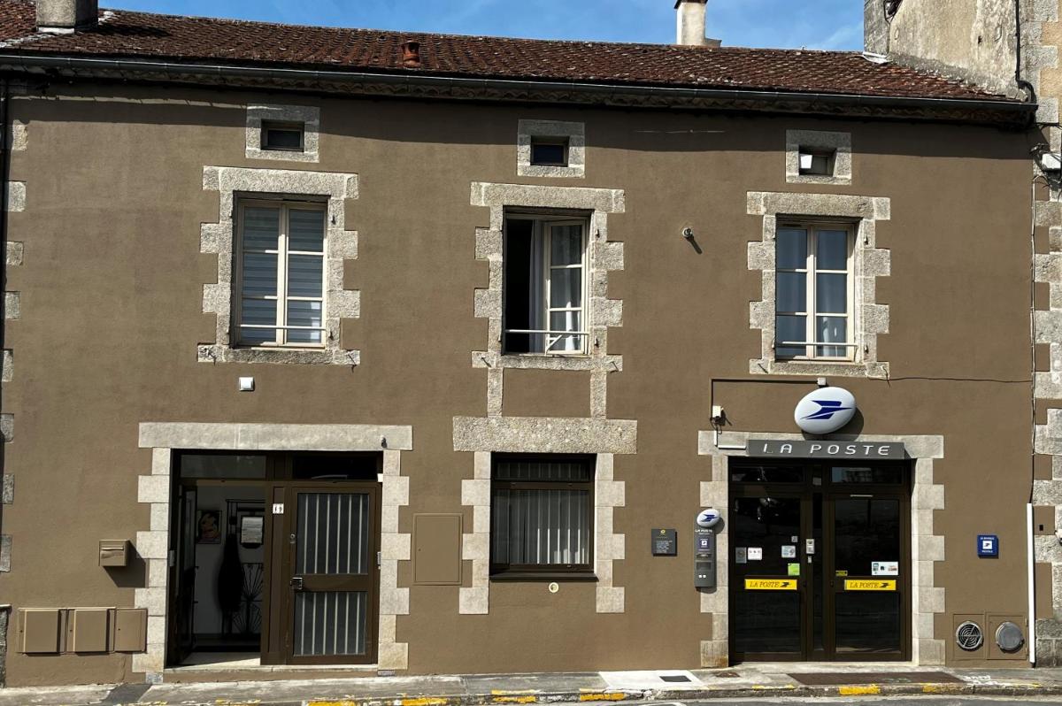 Chez Monsieur le directeur de la poste - Housity
