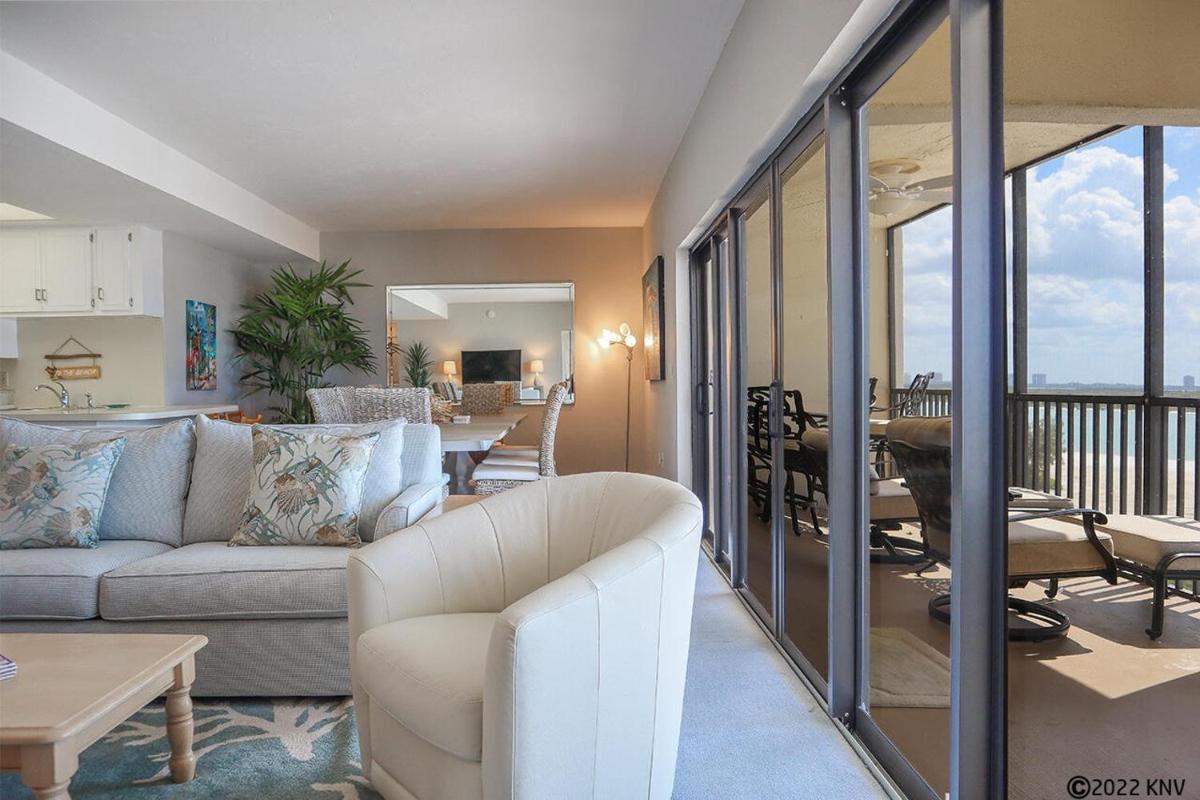 Carlos Pointe PH6 condo - Housity