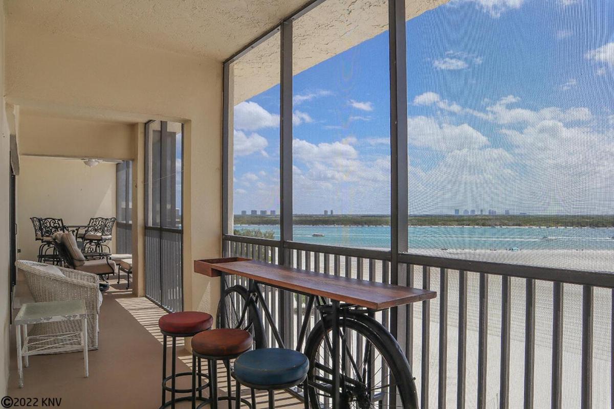 Carlos Pointe PH6 condo - Housity