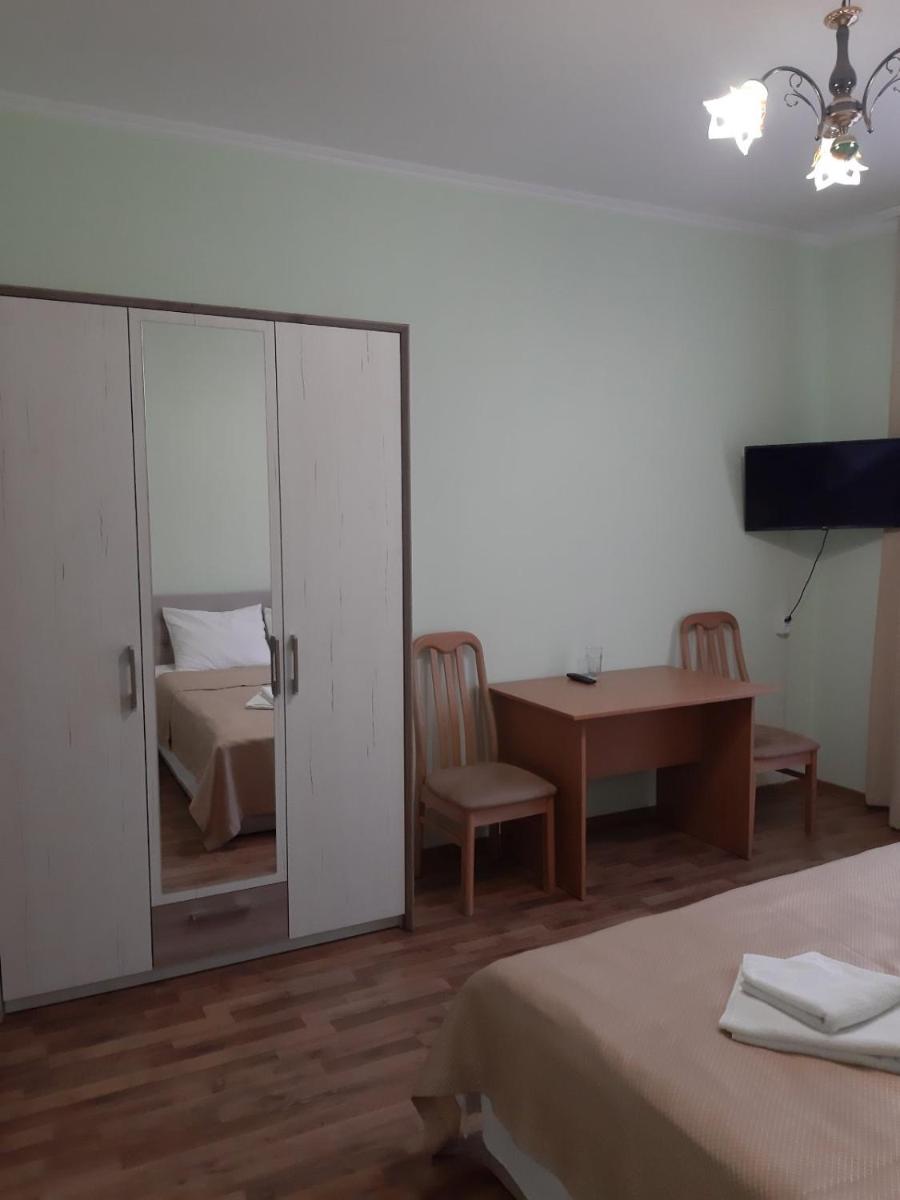 Готель Баронський Двір - Housity
