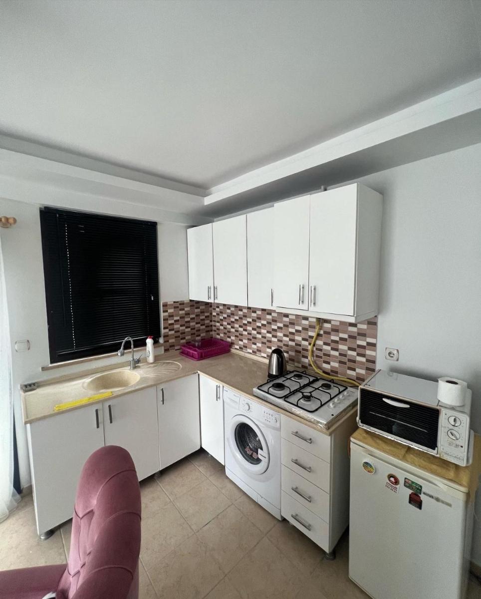 Hypatia Apt - Hizvo