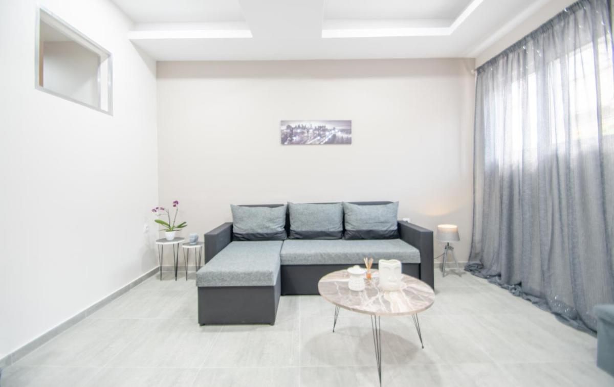 Suitetrails - J & A Kandilas Apartment