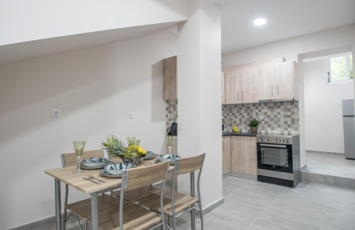 J & A Kandilas Apartment - Housity