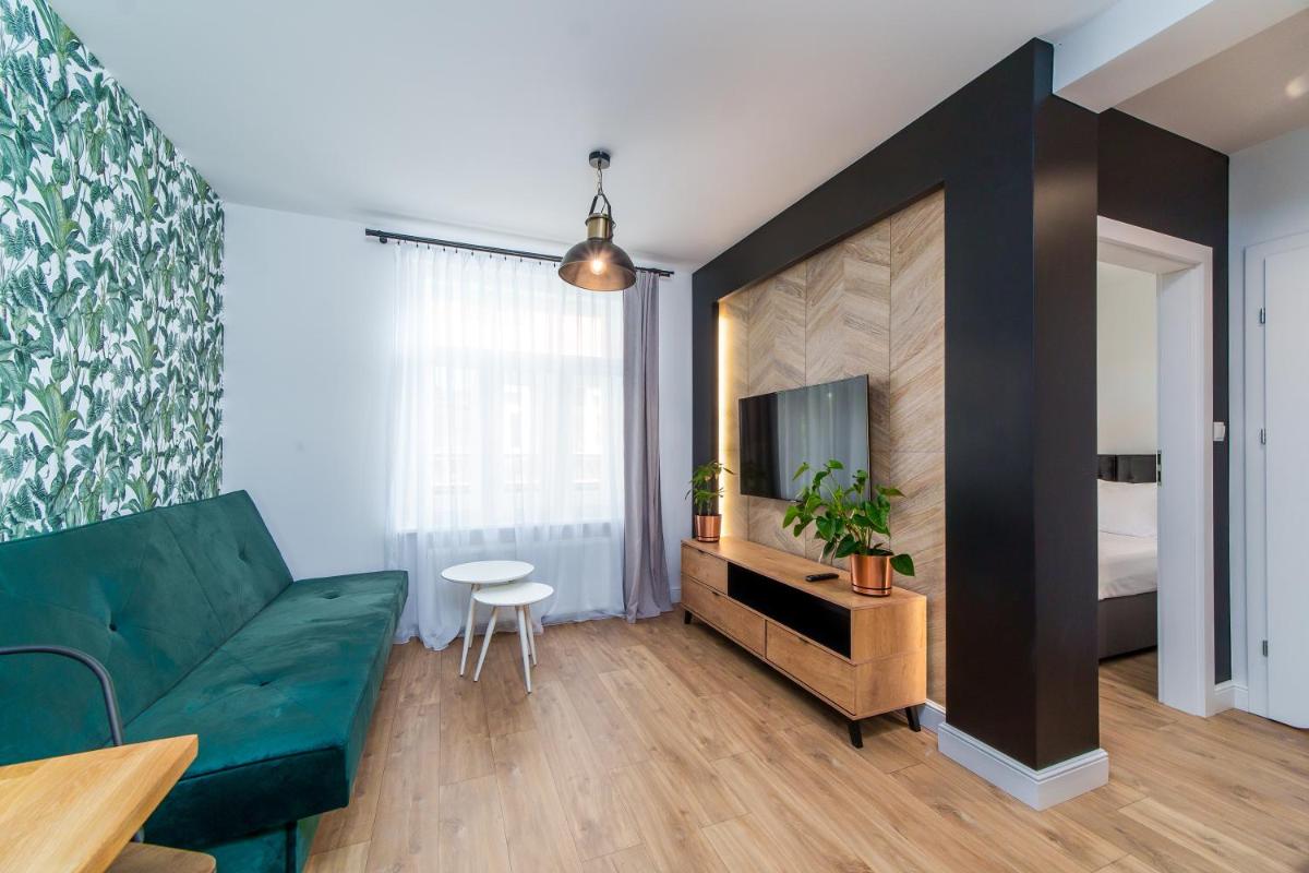 Rint - Złota 8 - Housity