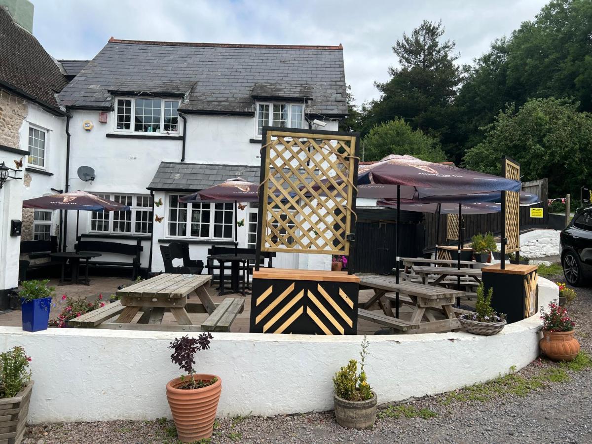 Chainbridge Usk Riverside Gastro Pub And Accommodation - Housity