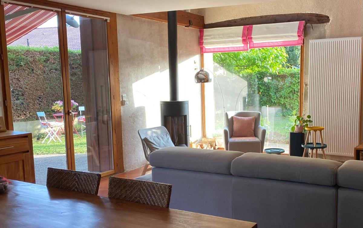 Grange rénovée avec piscine - Vue montagne - Housity