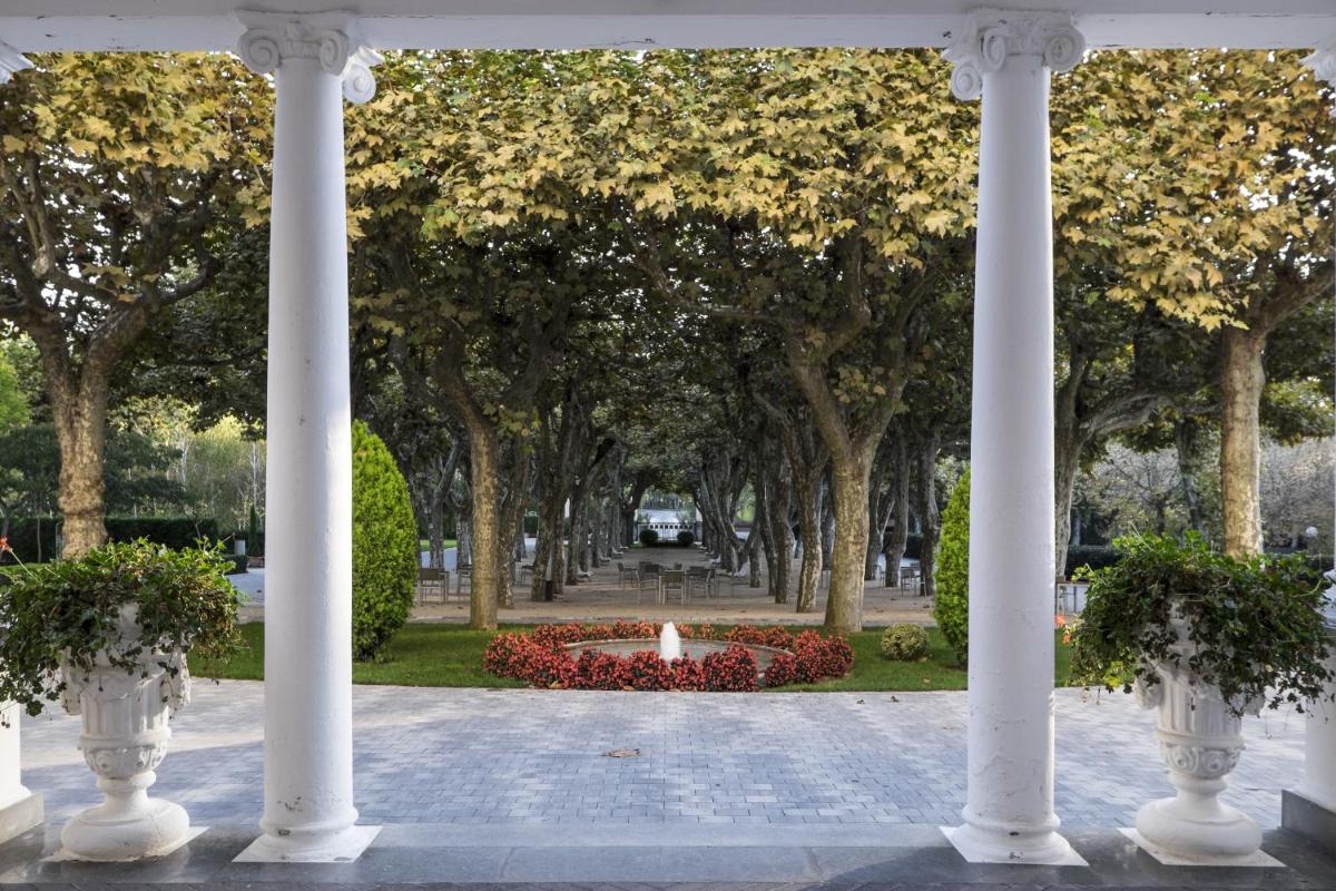 Jardín al aire libre en Hotel Balneari Termes Orion