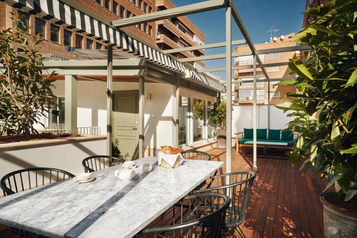 Un balcón o terraza de BLESS Hotel Madrid - The Leading Hotels of the World