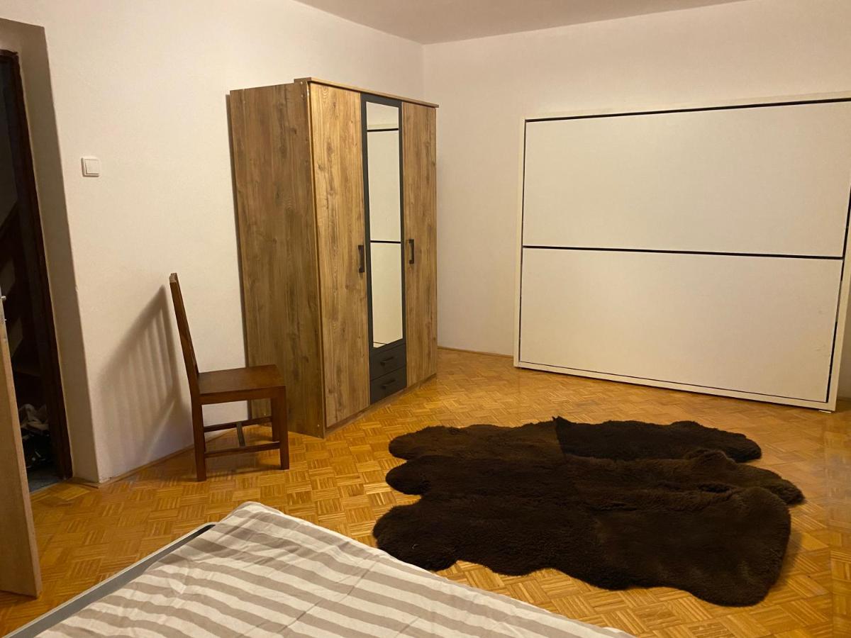 Doma na Peci - Housity