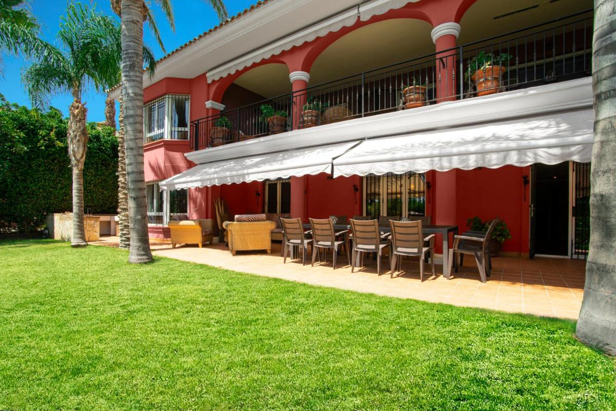 10 Bedroom 5 Star Luxury Villa & Heated Pool for 5 to 28 Guests near Alicante - Housity