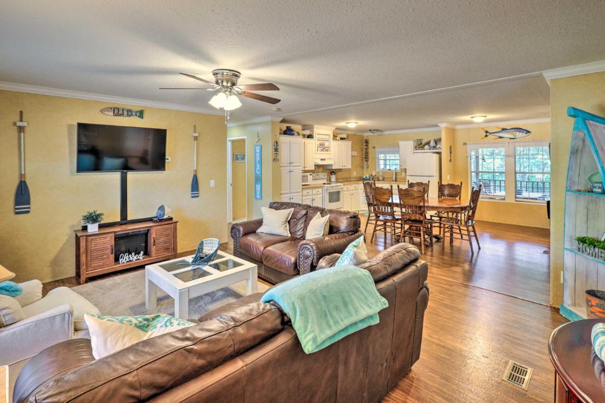 Cozy Steinhatchee House with Fire Pit and Grill! - Housity