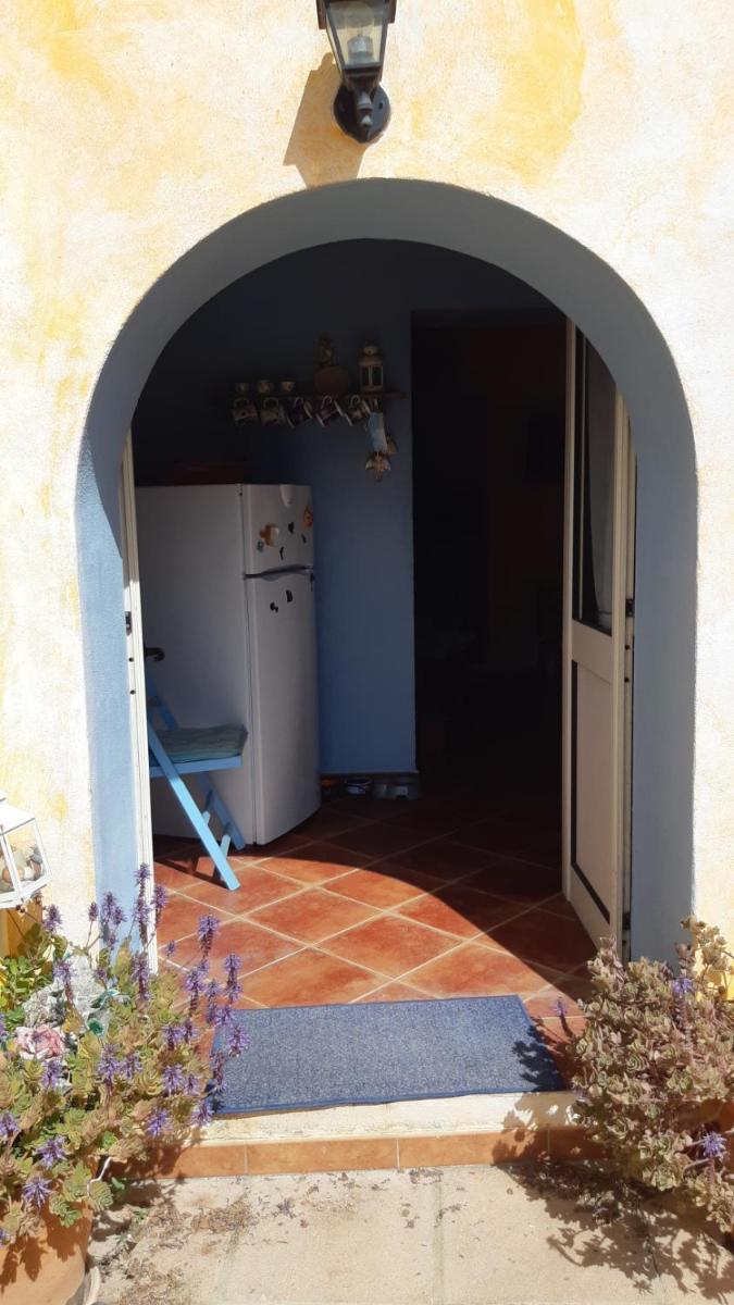 Sa ventana asulla - Housity
