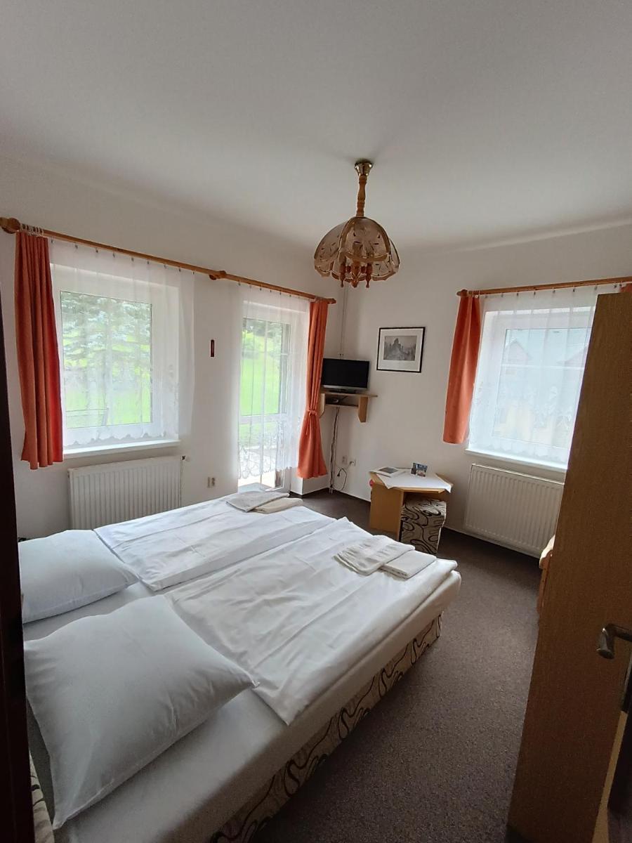 Pension Skály - Housity