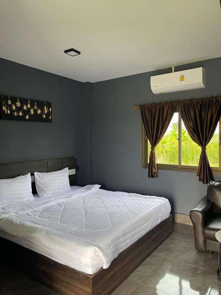 บ้านริมน้ำ 4 - Housity