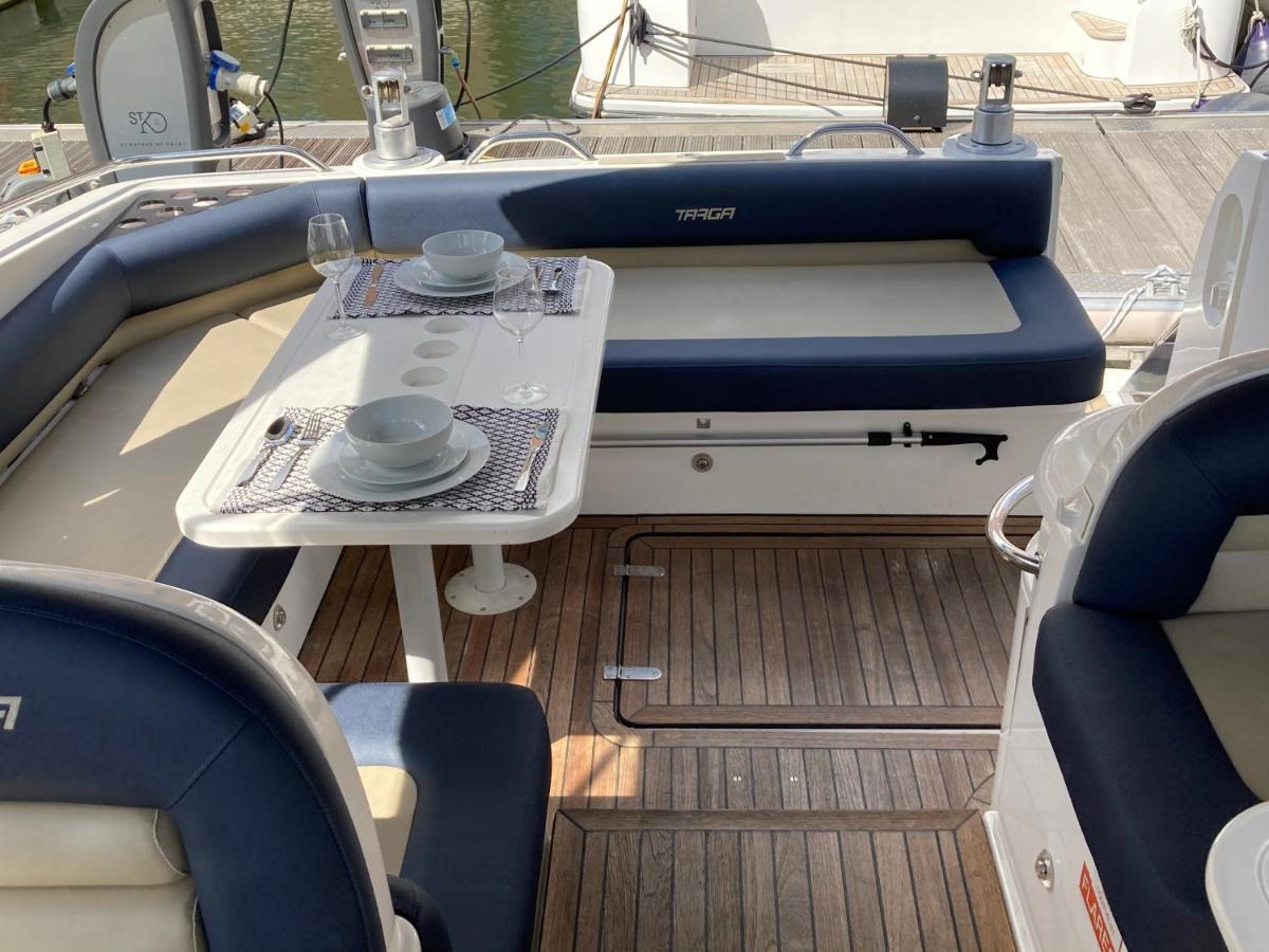 Boat Accommodation at St Katherine Docks 2Boats available select using room options - Housity