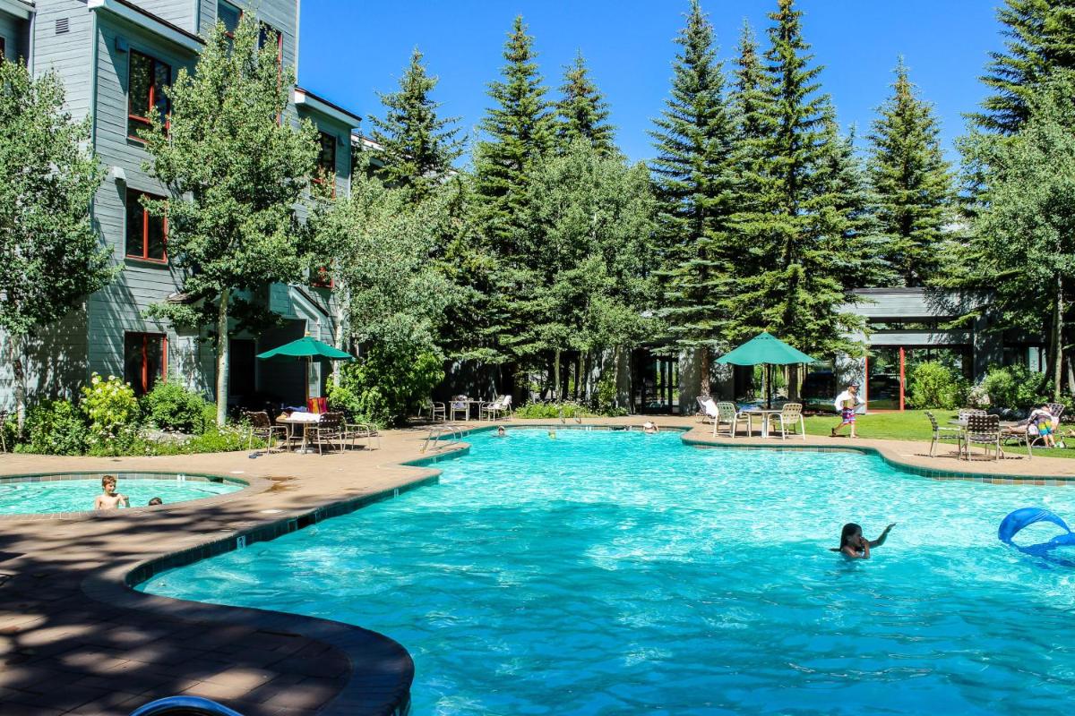 Ski-In Ski-Out Squaw Valley Lodge Slopeside Townhome - Housity
