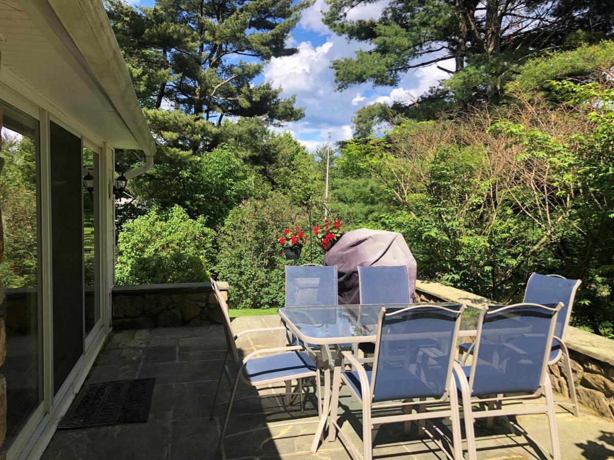 Storybook Cottage -Q202 Home few steps from Perkins Cove and Marginal Way - Housity