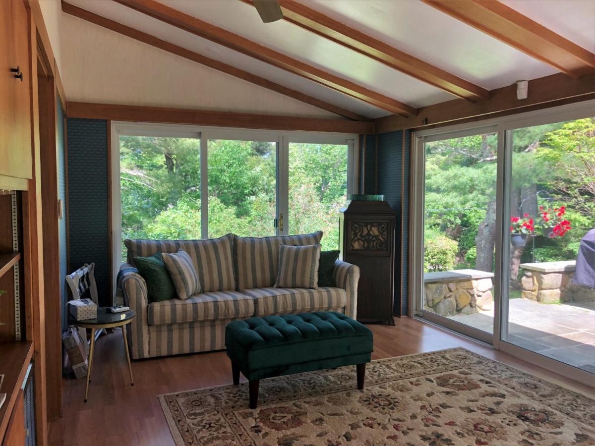 Storybook Cottage -Q202 Home few steps from Perkins Cove and Marginal Way - Housity