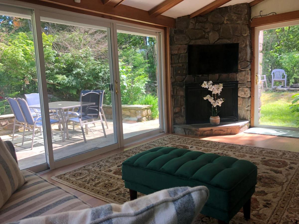 Storybook Cottage -Q202 Home few steps from Perkins Cove and Marginal Way - Housity