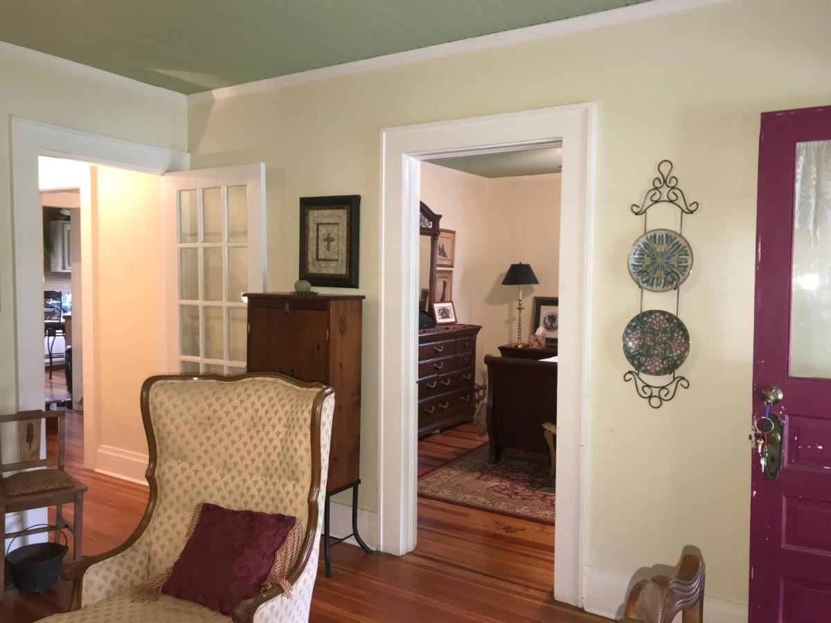 The Violet House Lovely Vintage Cottage - Housity