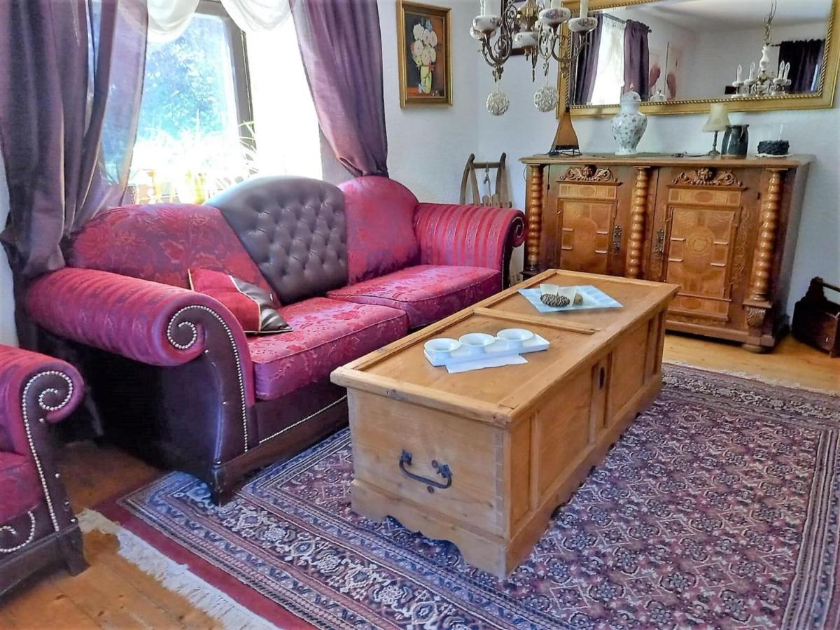 Regal Holiday Home in Geroldsgrün with Garden - Housity